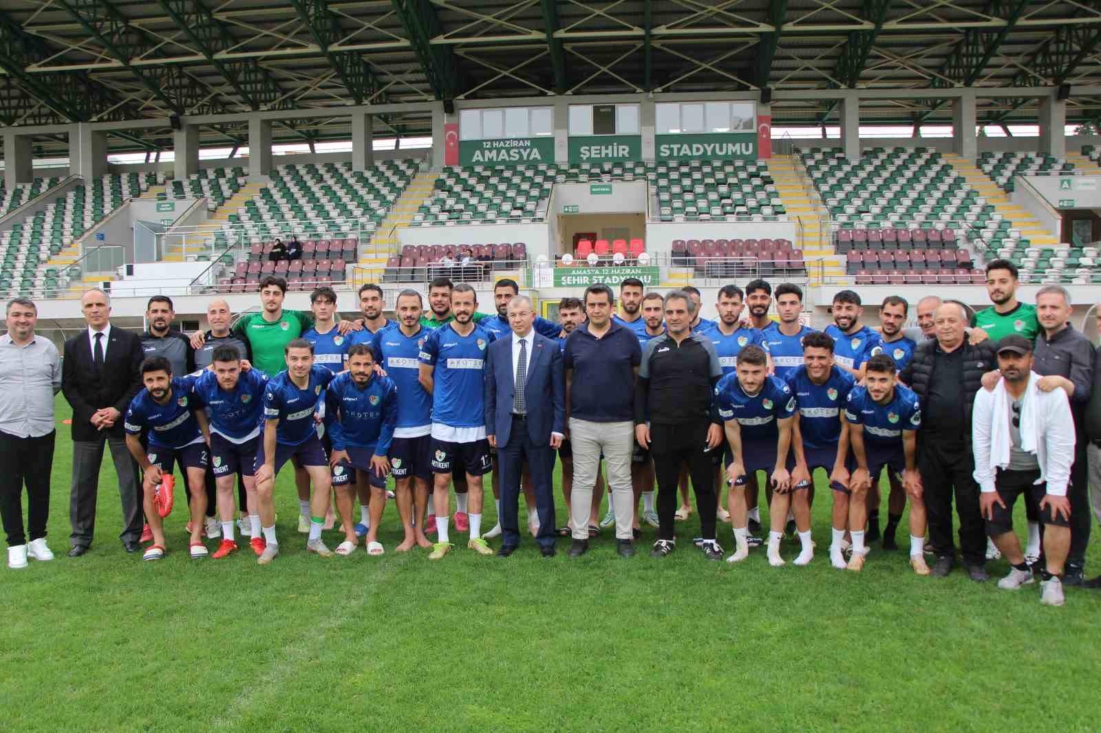 Vali Doruk’tan Amasyasporlu futbolculara moral desteği
