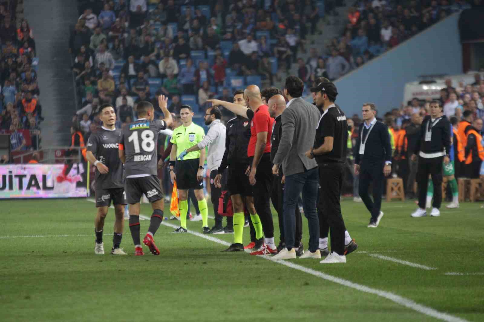 Ziraat Türkiye Kupası: Trabzonspor: 2 - Fatih Karagümrük: 1 (İlk yarı)
