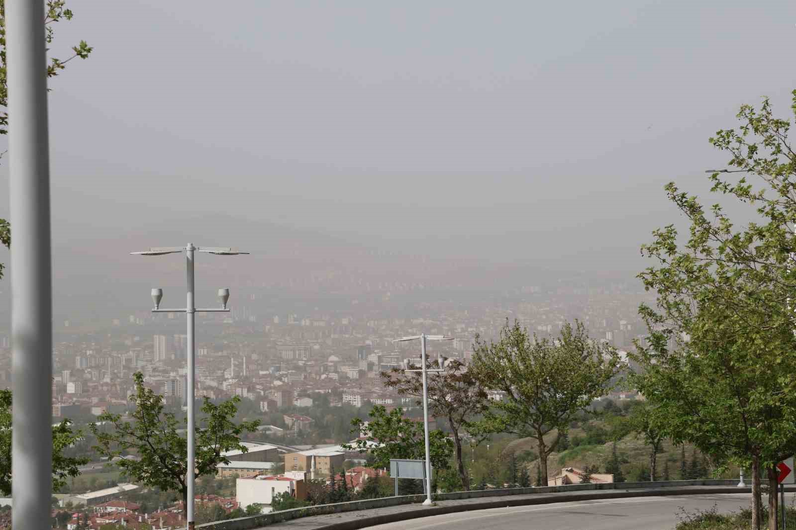Elazığ’da toz bulutu etkili oldu
