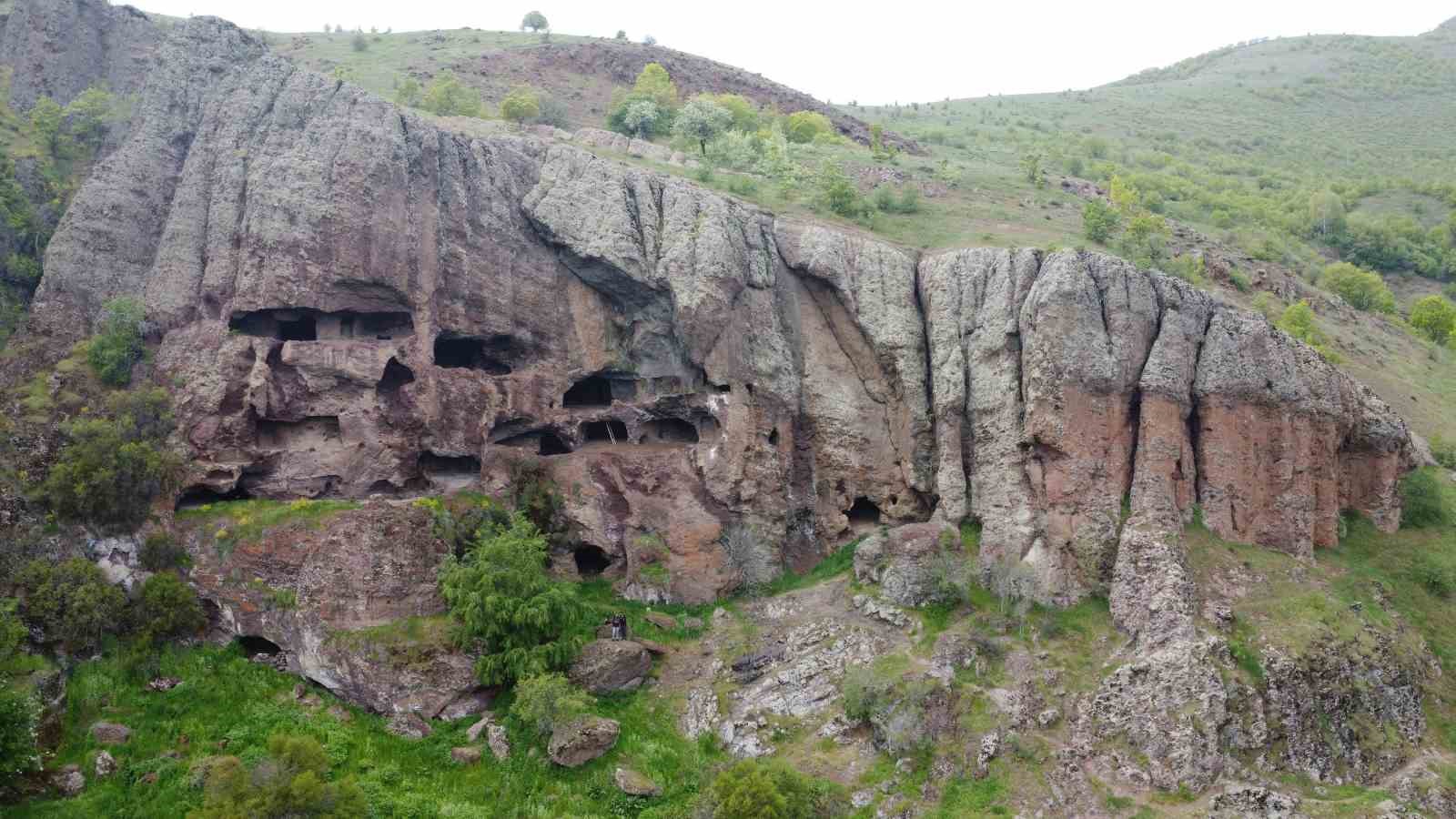 Binlerce yıllık tarihi olan 5 katlı Zağ mağaraları turizme kazandırılmayı bekliyor