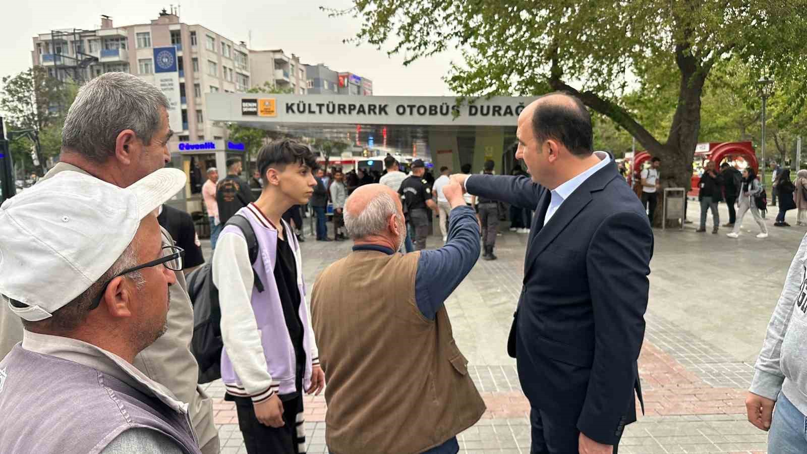 Başkan Altay Kültürpark’ta vatandaşlarla buluştu
