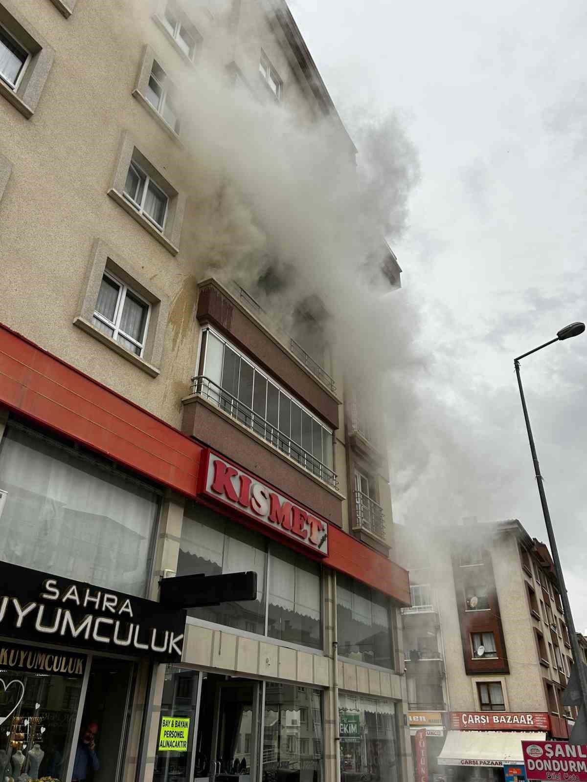 Ankara’da evin balkonunda yangın
