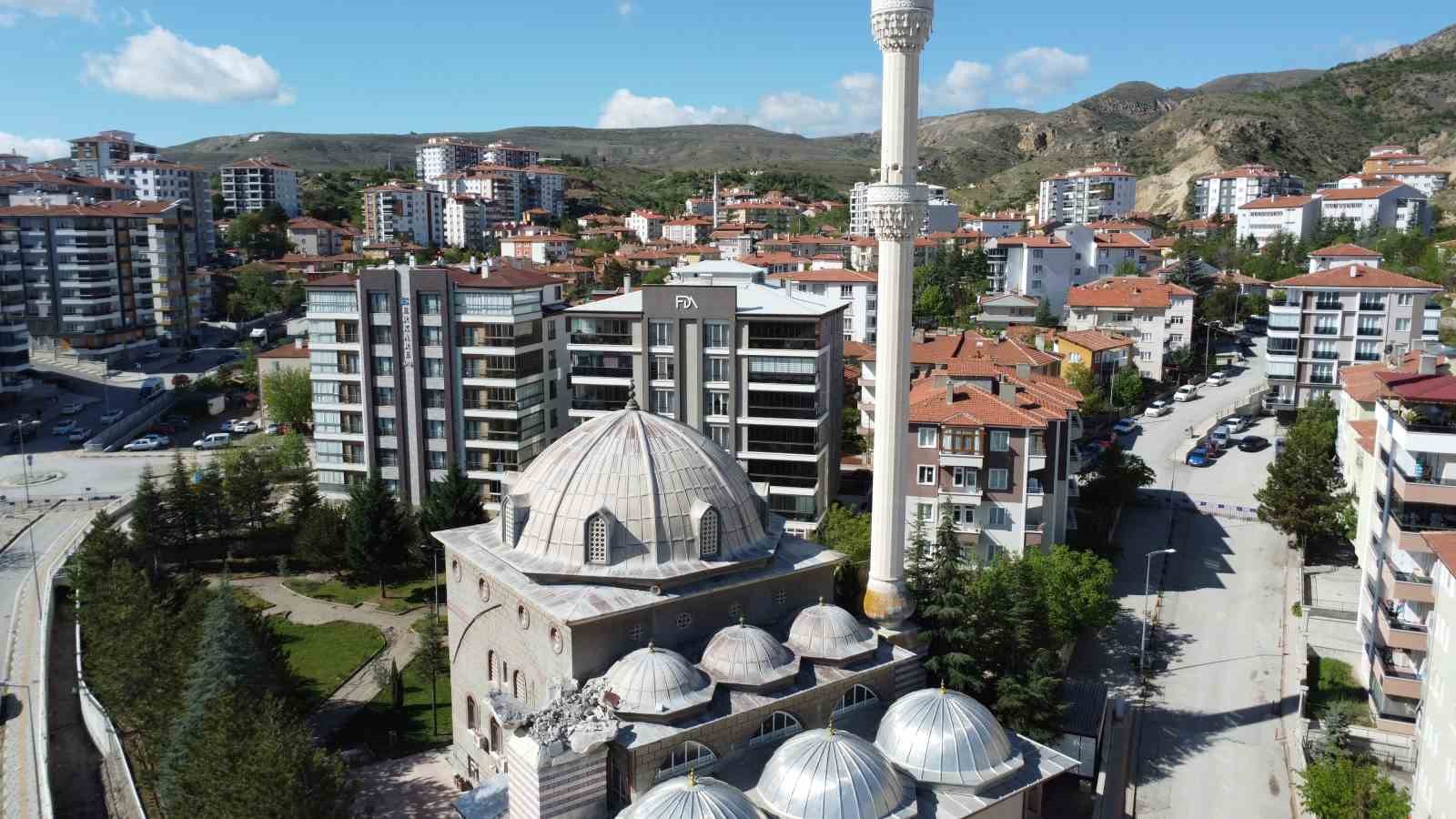 Yıkılma tehlikesi bulunan minarenin çevresindeki binalar tahliye kararı