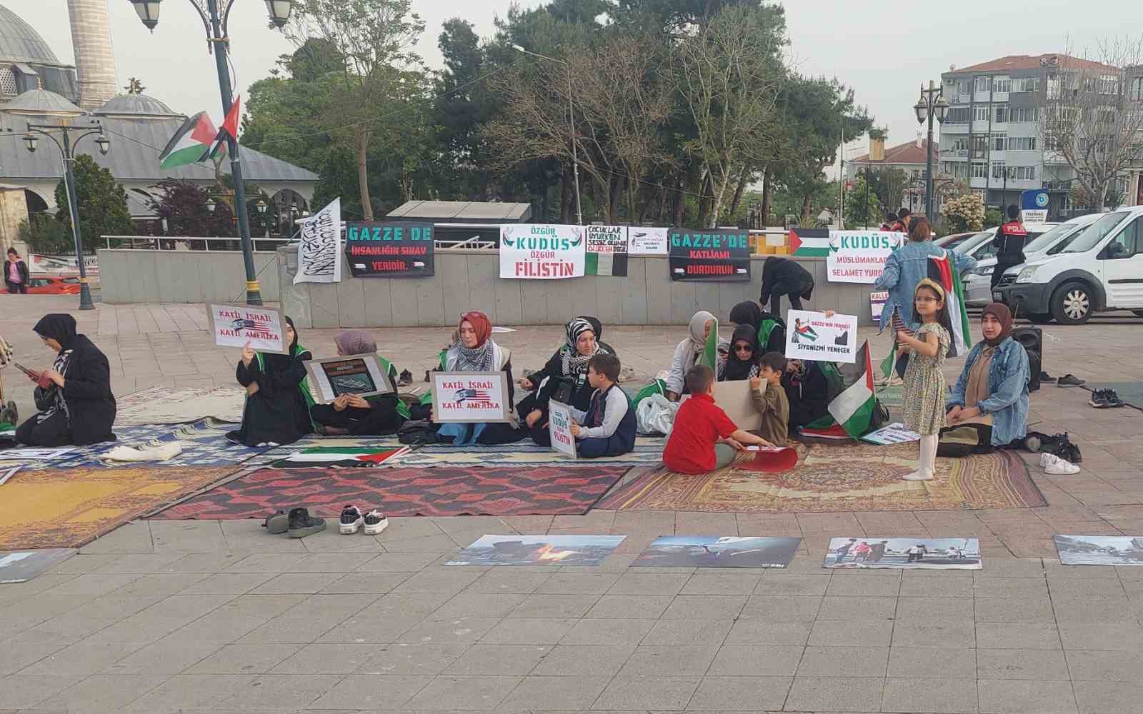 Tekirdağ’da Filistinliler için oturma eylemi
