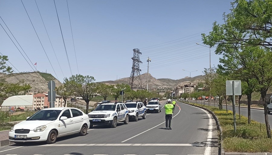 Hakkari’de drone ile trafik denetimi