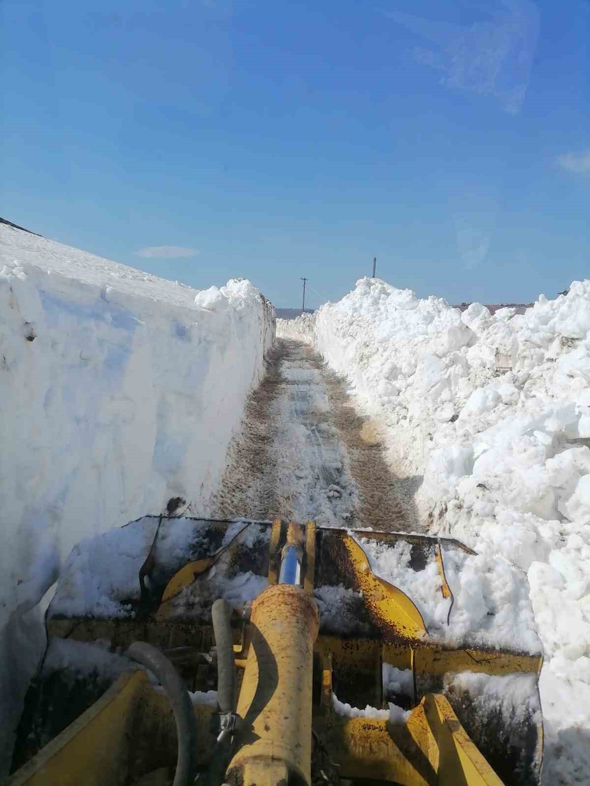 Trabzon’da karla kaplı yayla yolları açılıyor
