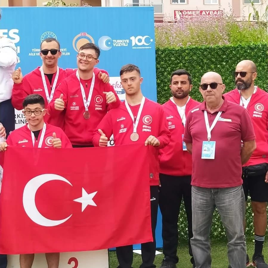 Ümraniyeli Down Sendromlu Sporcular Türkiye rekoru kırdı
