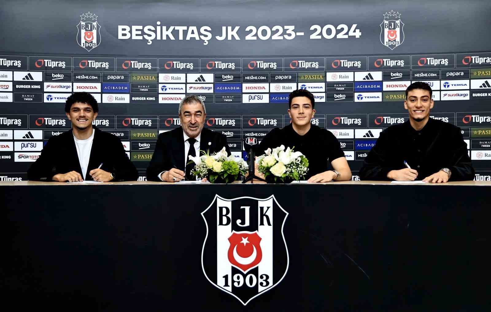 Beşiktaş, Tayyip Talha Sanuç ile 3 genç futbolcusunun sözleşmesini yeniledi
