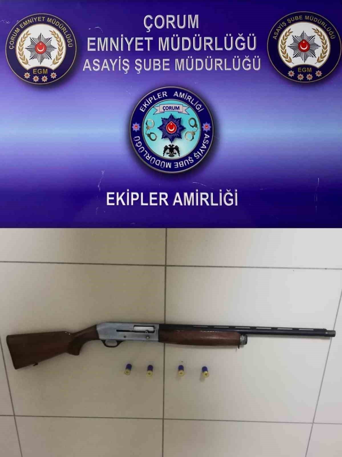 Polis denetiminde silah ve uyuşturucu madde ele geçirildi