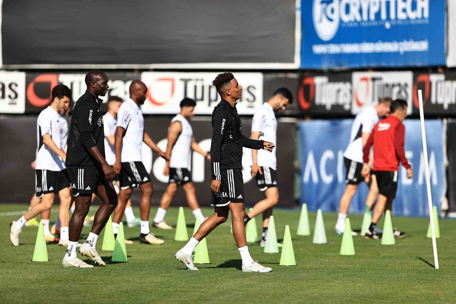 Beşiktaş, Fenerbahçe maçı hazırlıklarını tamamladı
