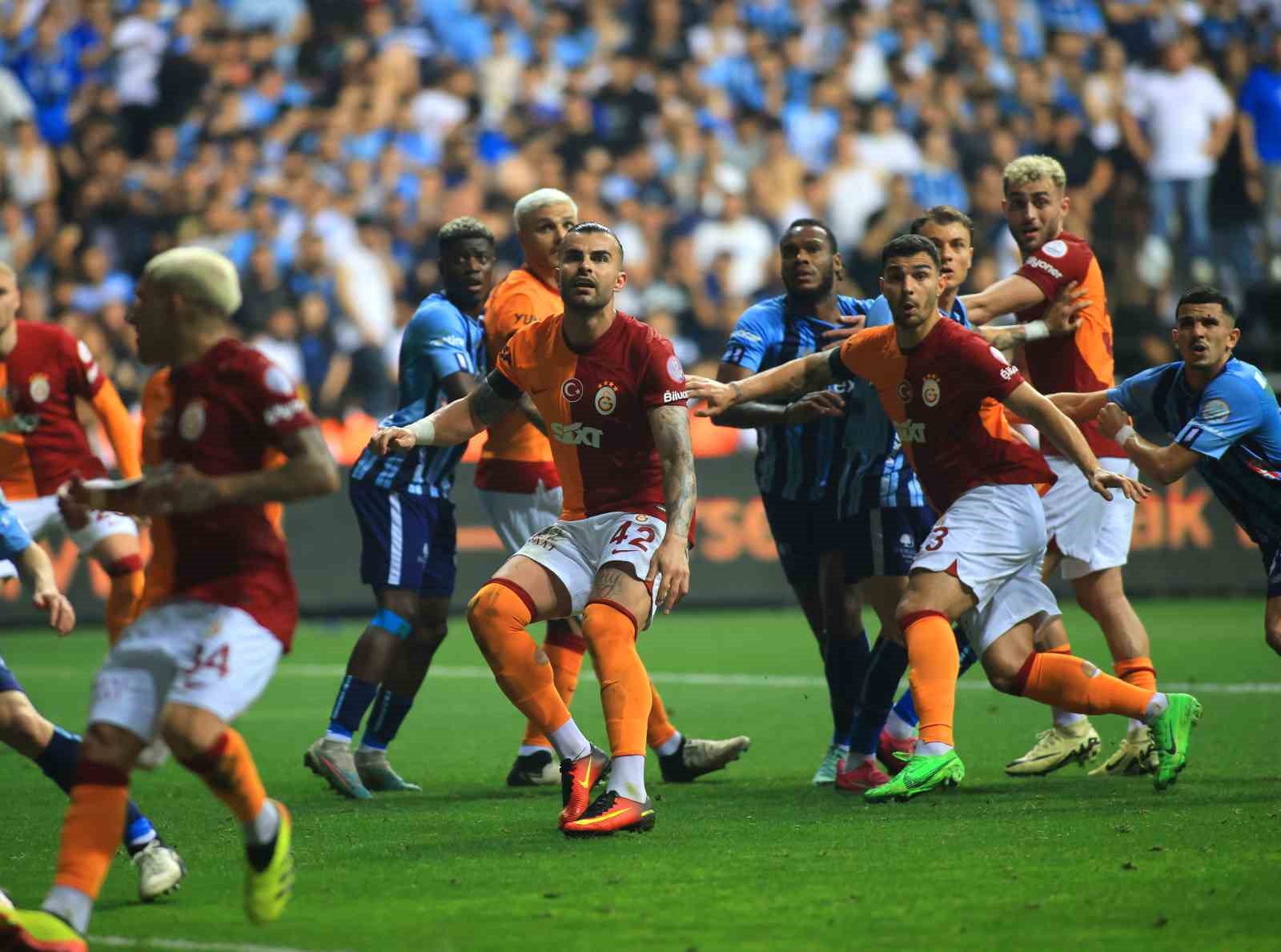Trendyol Süper Lig: Y. Adana Demirspor: 0 - Galatasaray: 0 (İlk yarı)
