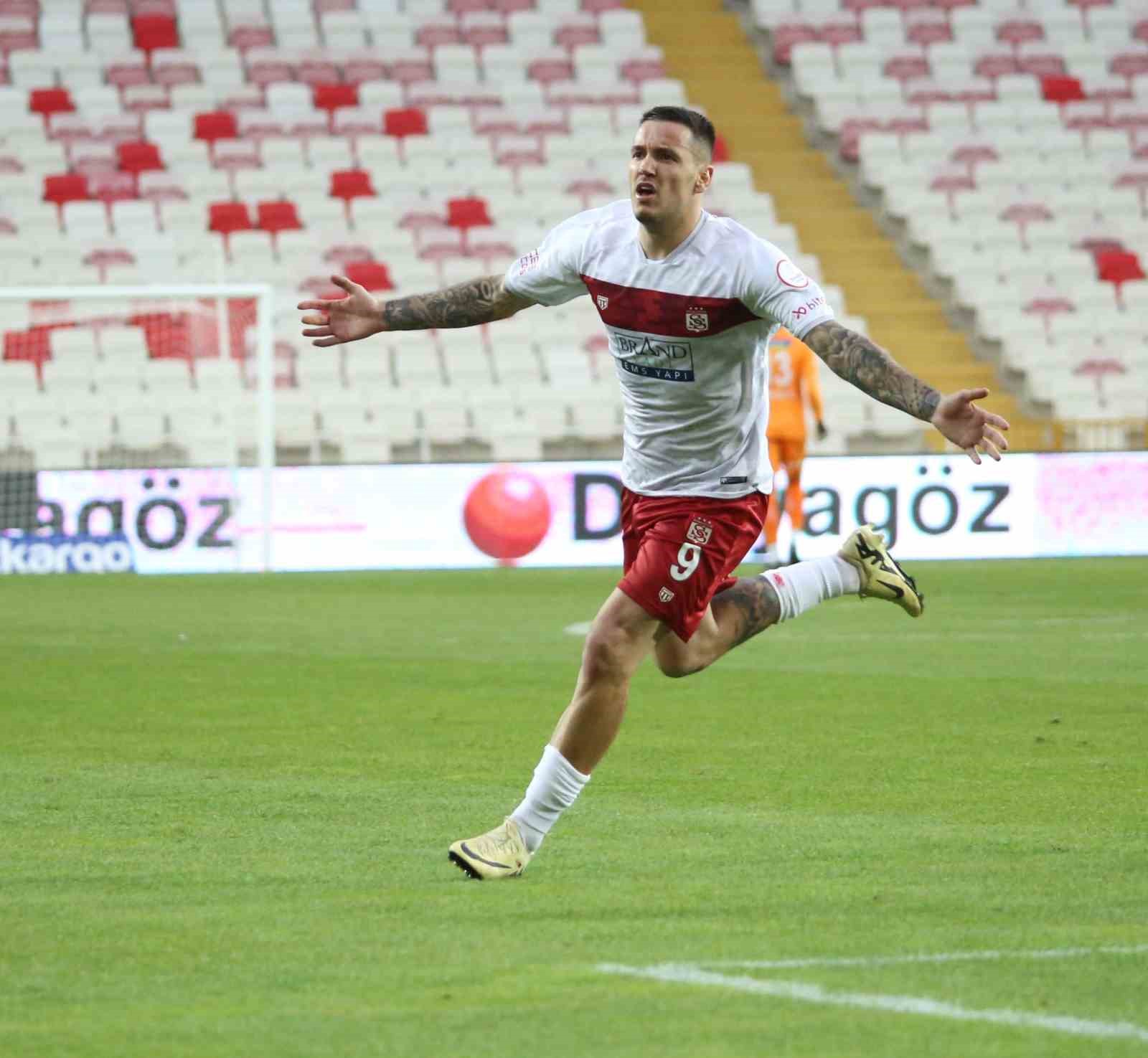 Sivassporlu Rey Manaj gol sayısını 22’ye yükseltti
