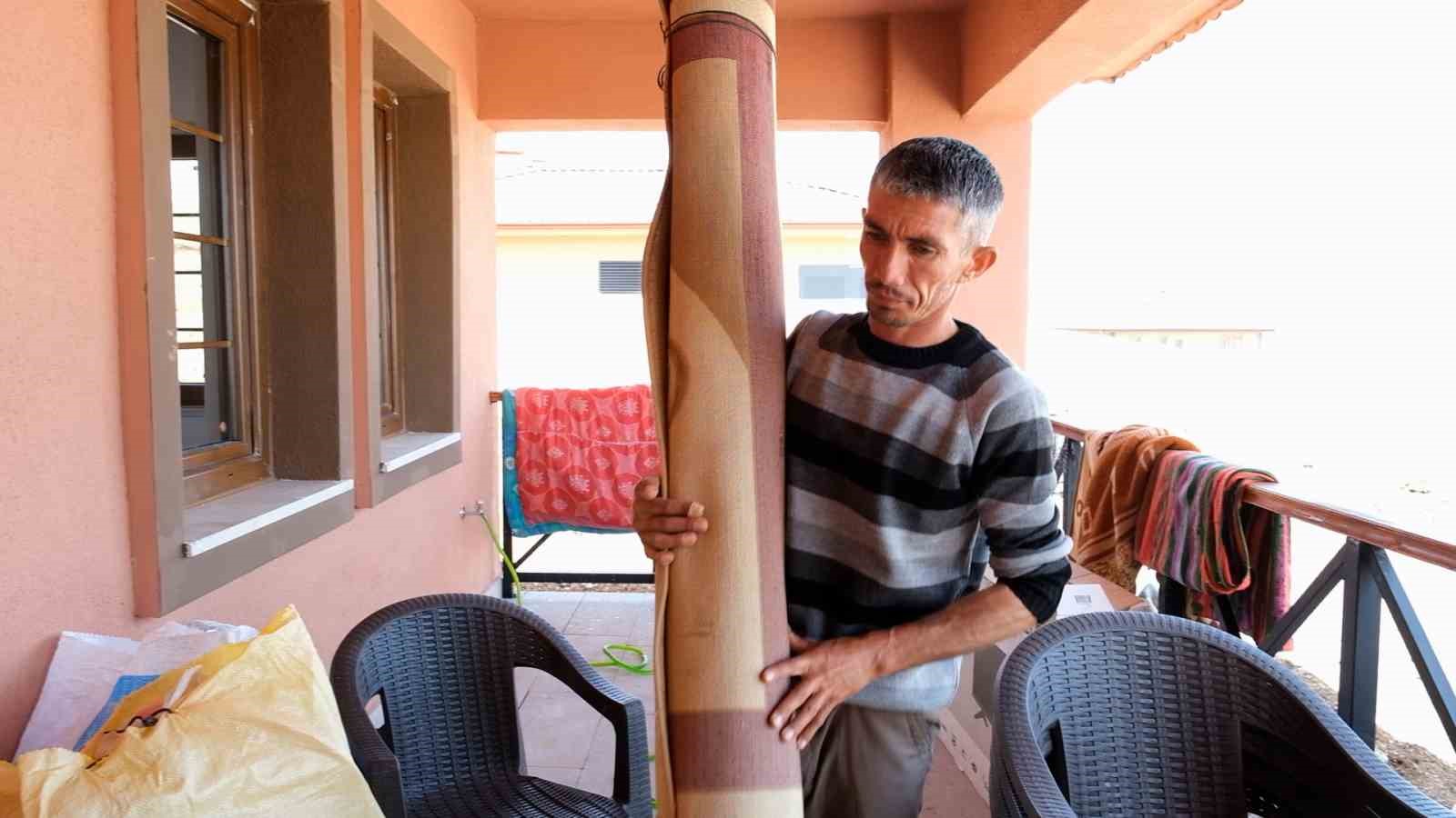 Deprem bölgesinde kalıcı konutların teslimi devam ediyor 