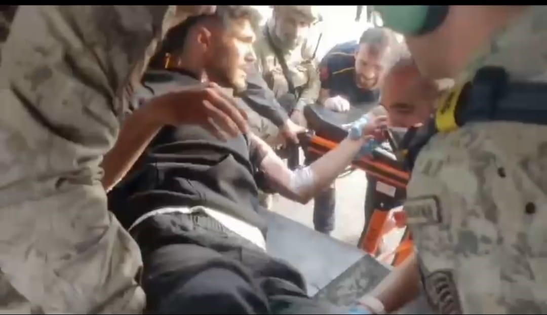 Pancar toplarken yılan soktu, askeri helikopterle sağlık ekiplerine teslim edildi

