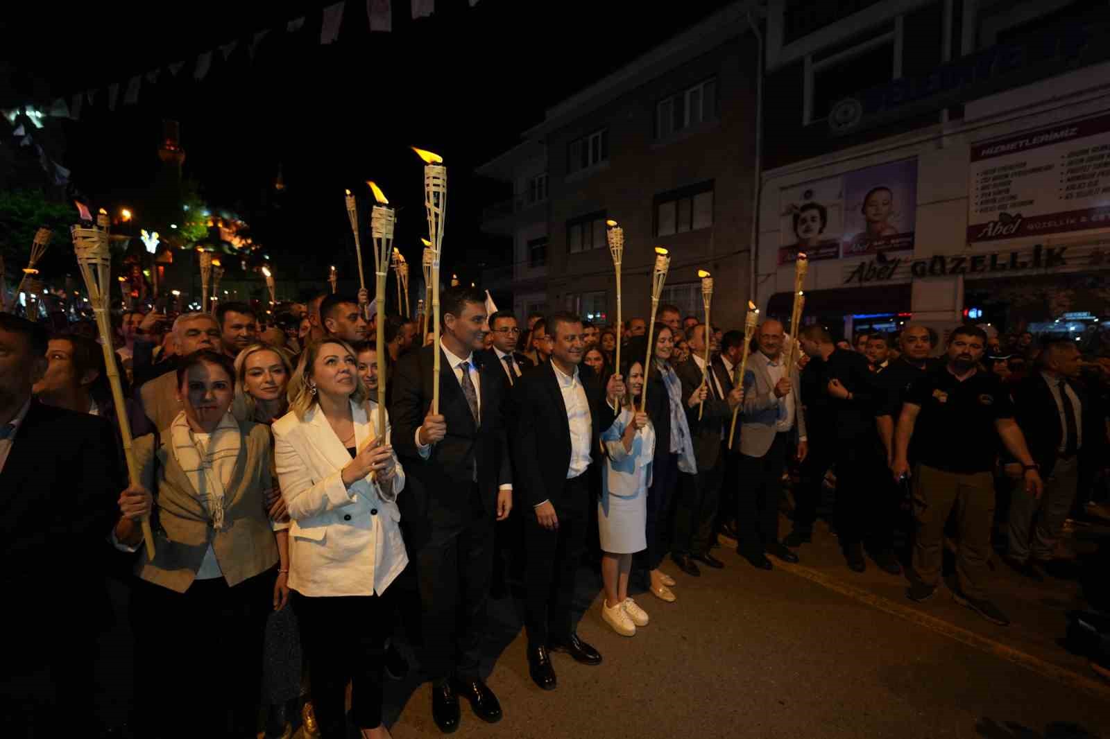 CHP Genel Başkanı Özel’den Dervişoğlu’na tebrik
