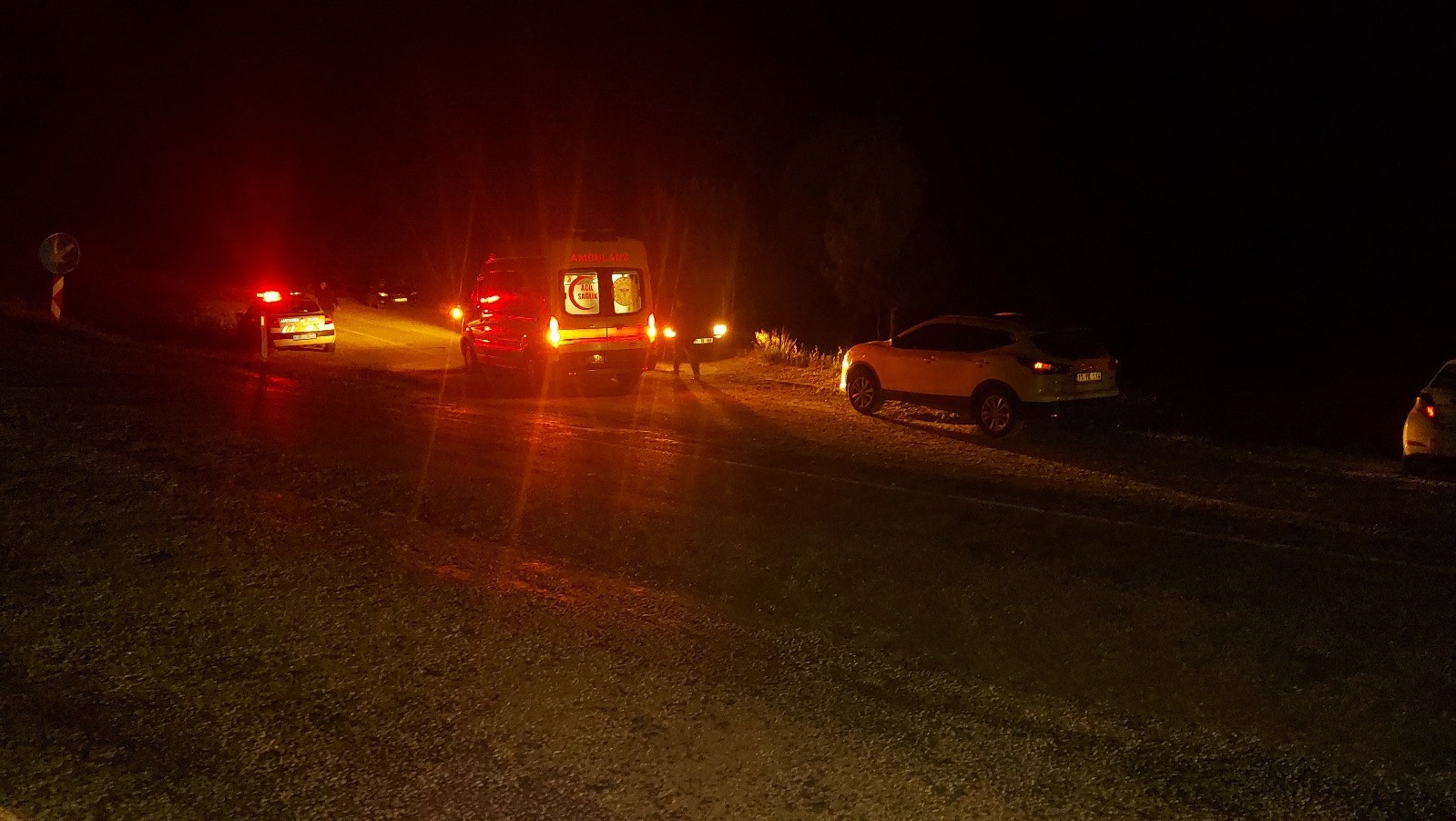 Yenice’de otomobil traktöre çarptı; 2 kişi yaralı
