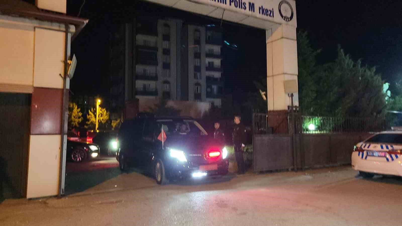 Vali Varol, 2 polisin şehit olduğu polis merkezinde incelemelerde bulundu

