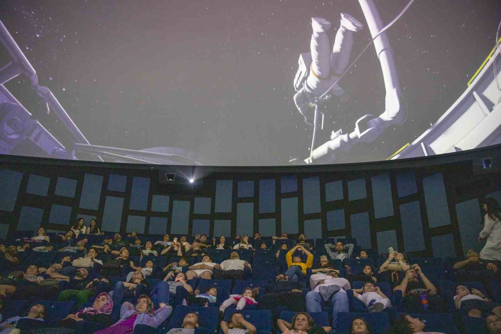 &Ccedil;ocuklar Mercan&rsquo;da ilk kez &rsquo;Gece G&ouml;zlem Etkinliği&rsquo;ne katıldı
