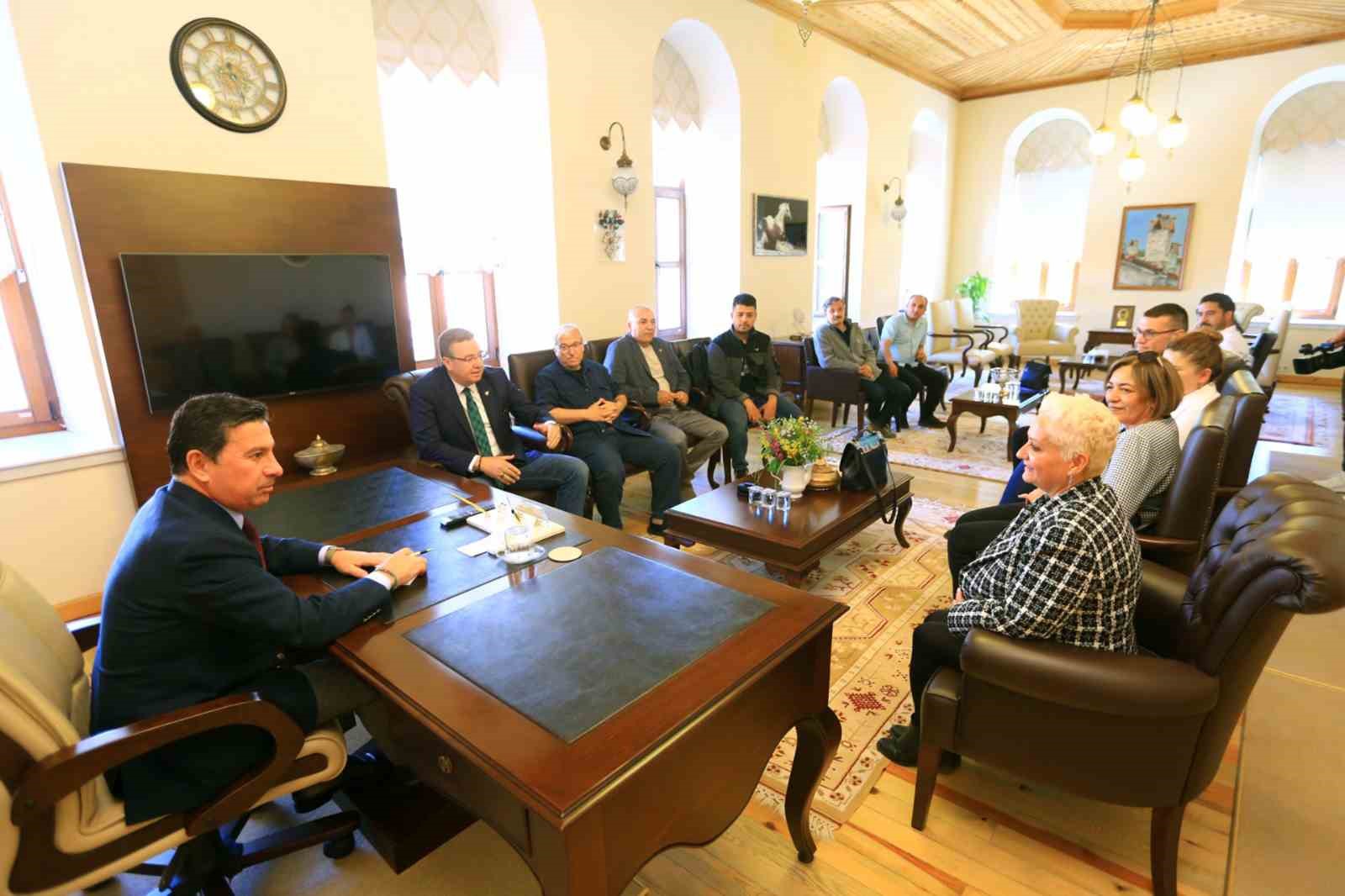Muğla Büyükşehir Gazeteciler Derneği’nden Başkan Aras’a ‘Hayırlı olsun’ ziyareti
