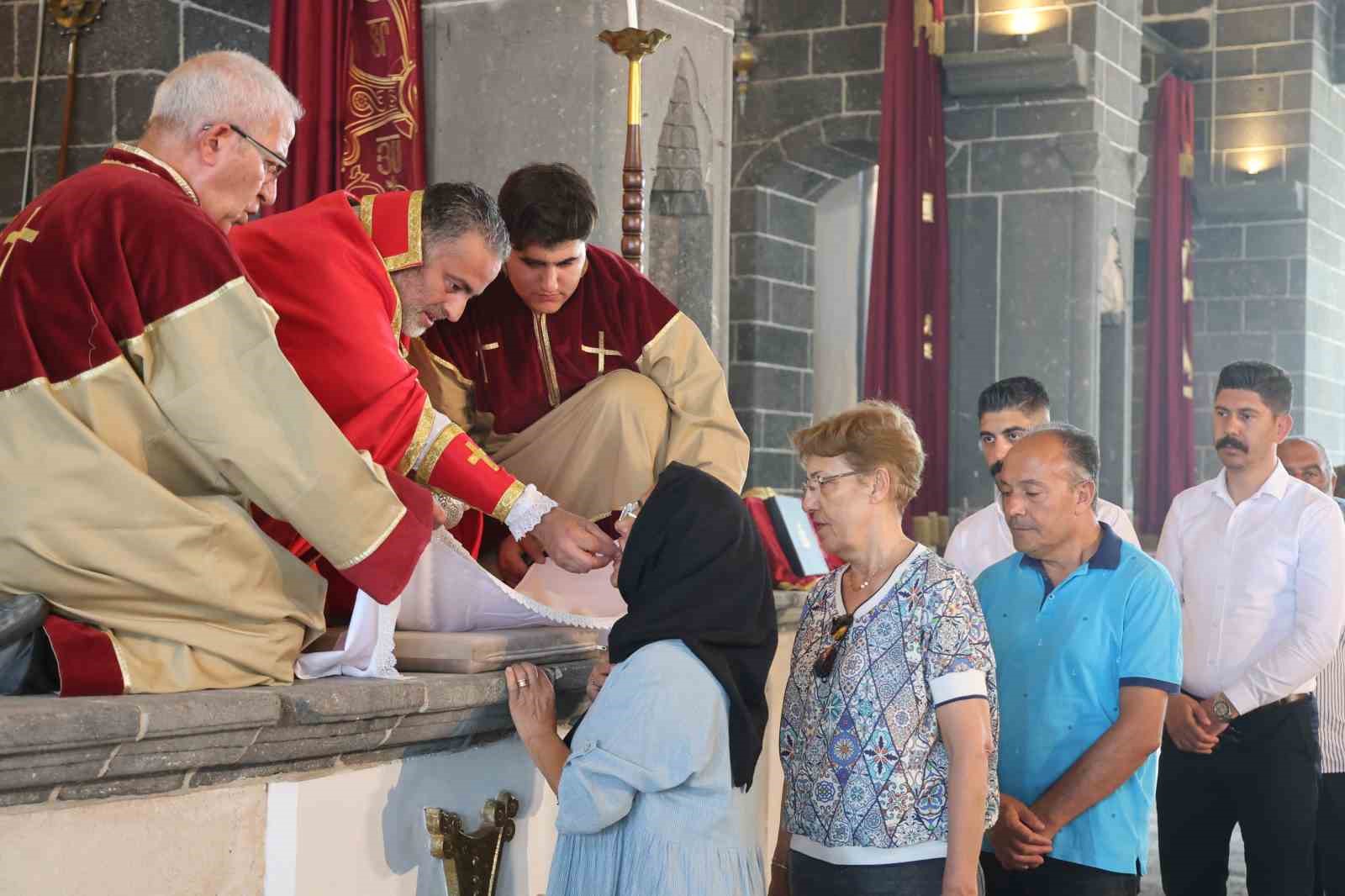Diyarbakır&rsquo;da se&ccedil;im nedeniyle ertelenen &lsquo;Paskalya bayramı&rsquo; kutlandı

