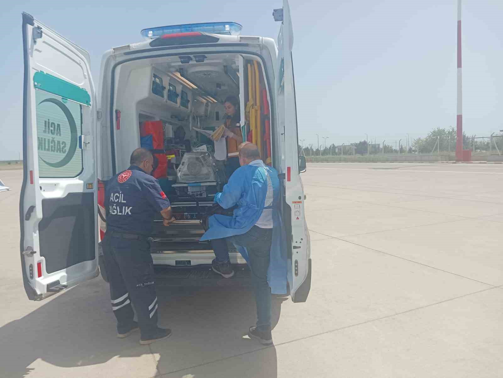 Şırnak’ta rahatsızlanan 20 günlük bebek ambulans uçakla Ankara’ya sevk edildi
