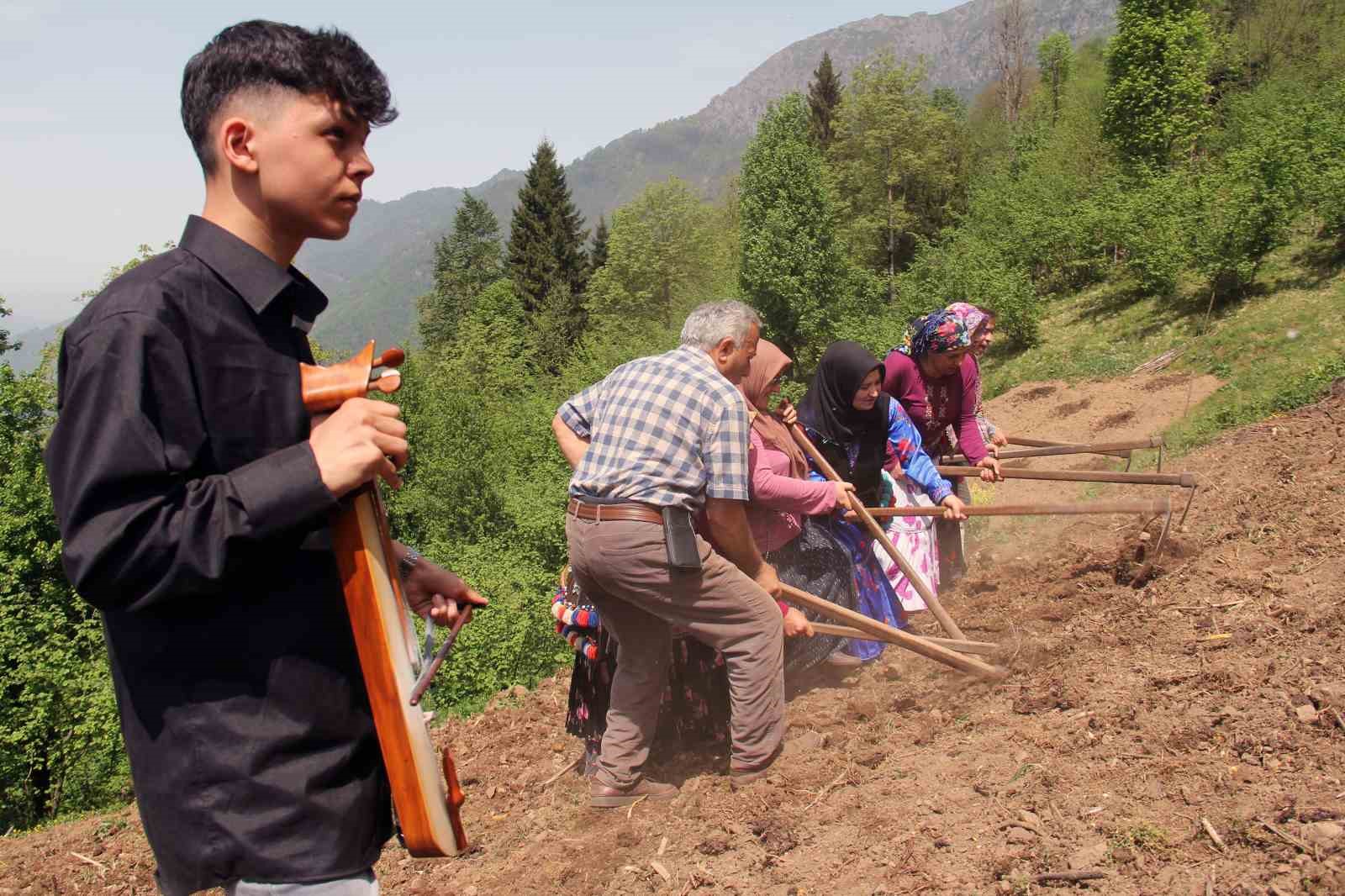 Giresun’un Çanakçı ilçesinde asırlık imece geleneği yaşatılıyor
