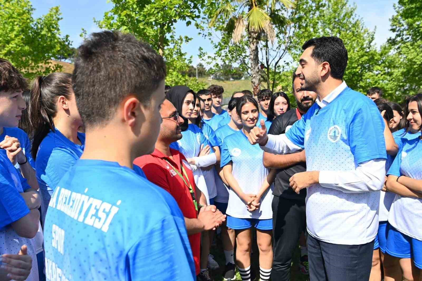 Başkan Bing&ouml;l, Tuzla Belediyesi Spor Akademisi &ouml;ğrencileri ile spor yaptı

