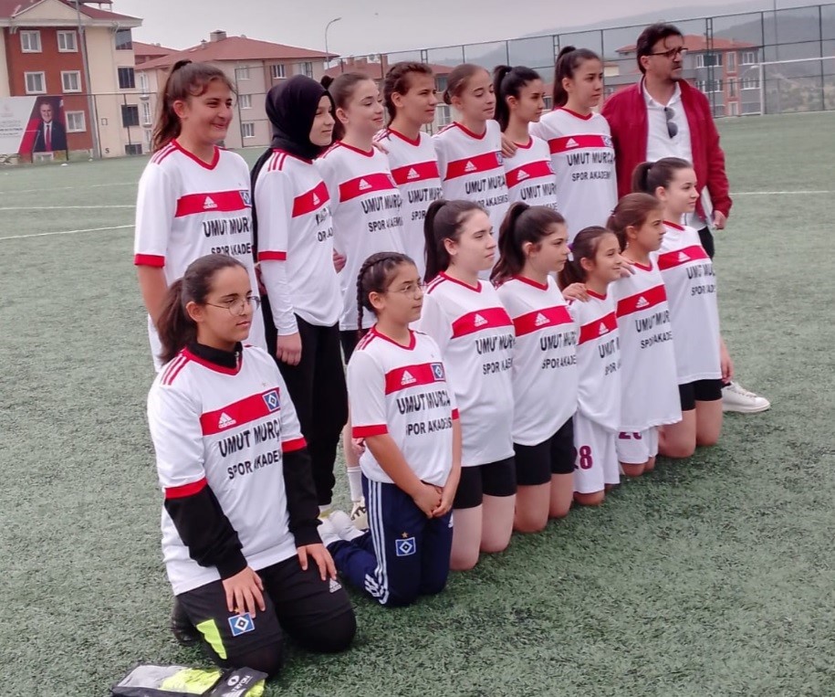Akıncılarspor Kadın Futbol Takımı, ilk maçını yaptı
