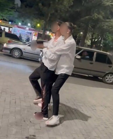 Gediz&rsquo;de gen&ccedil;lerin tartışması bı&ccedil;aklı kavgaya d&ouml;n&uuml;şt&uuml;
