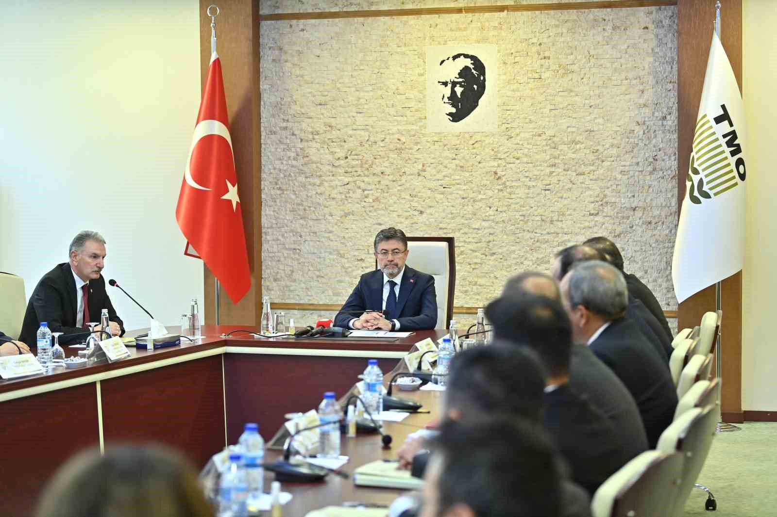 Çalışma ve Sosyal Güvenlik Bakanı Işıkhan: “Sendikal hareketlerin güçlenmeye devam etmesi gerekmektedir”

