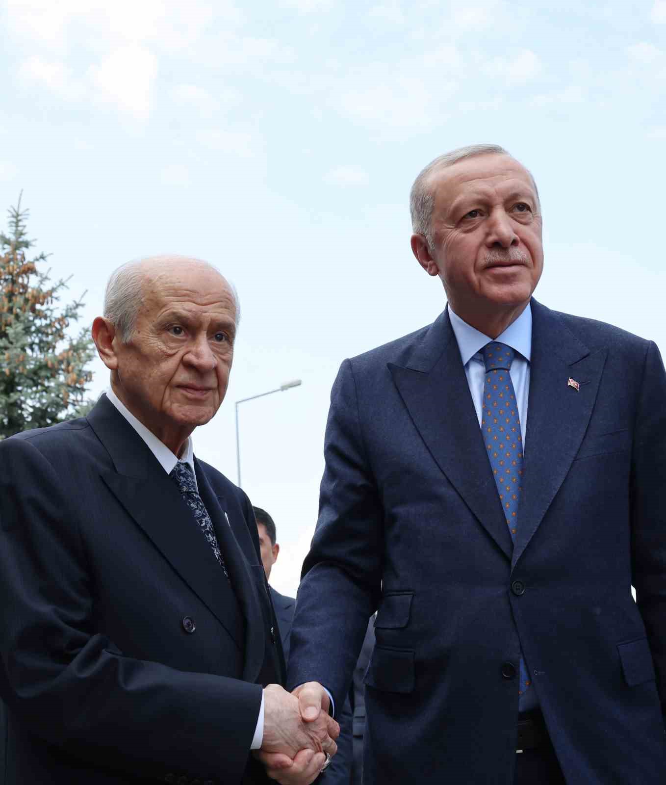 Cumhurbaşkanı Recep Tayyip Erdoğan, MHP Lideri Bahçeli’yi ziyaret ediyor.
