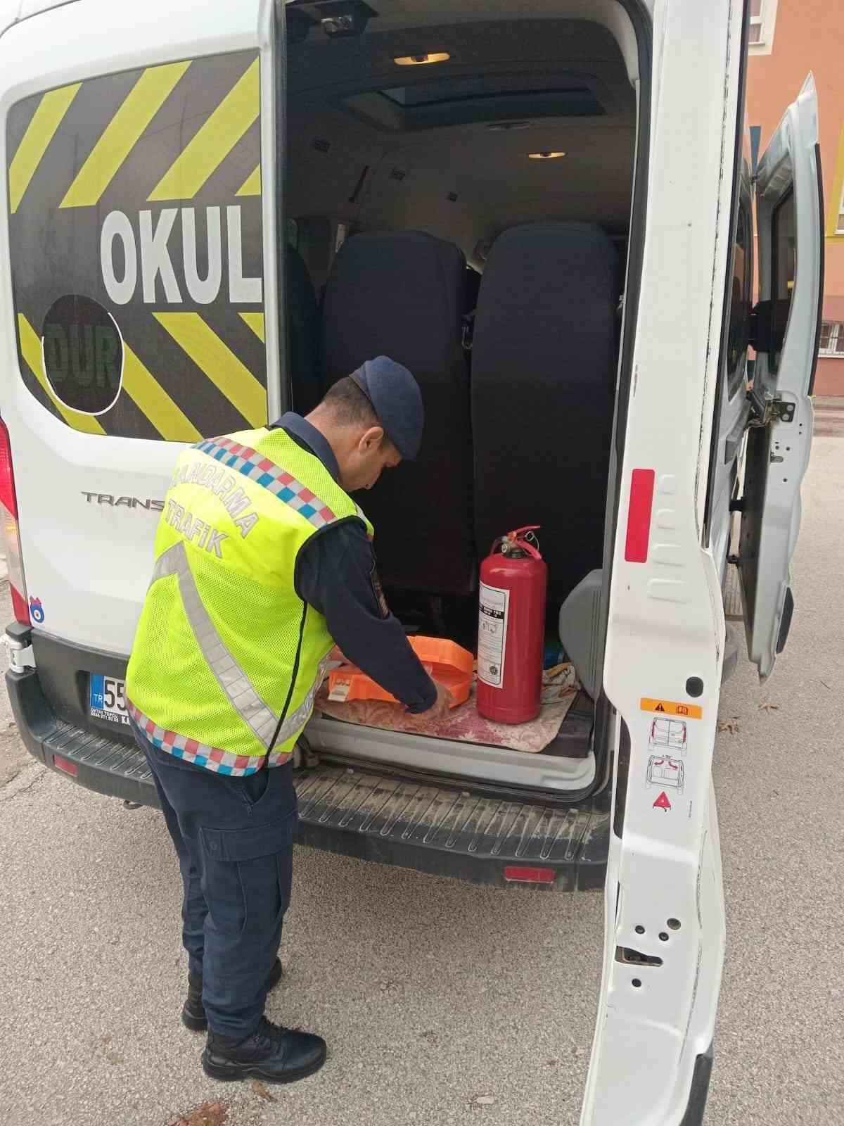 Osmaniye&rsquo;de jandarmadan okul servislerine denetim
