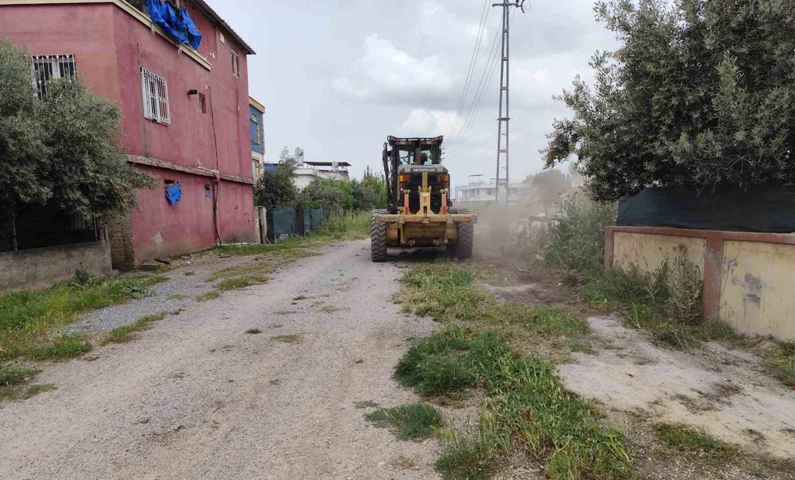 Tarsus Belediyesi kırsal mahallerde yol bakım çalışmasını yoğunlaştırdı
