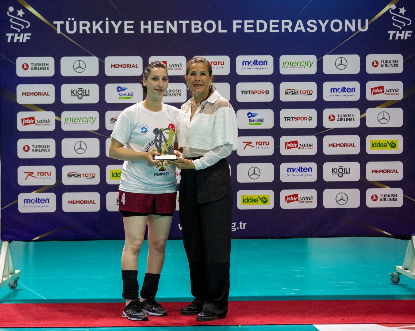 Hentbol Kadınlar 1. Ligi’nde Ortahisar Belediyesi şampiyon oldu
