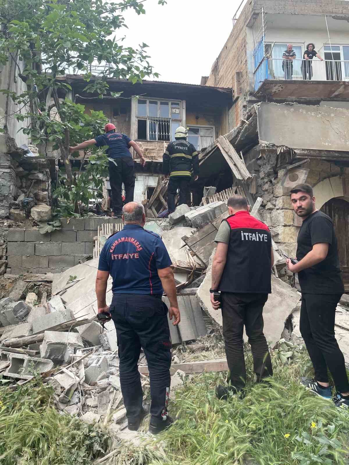 Kahramanmaraş&rsquo;ta iki katlı metruk bina &ccedil;&ouml;kt&uuml; 