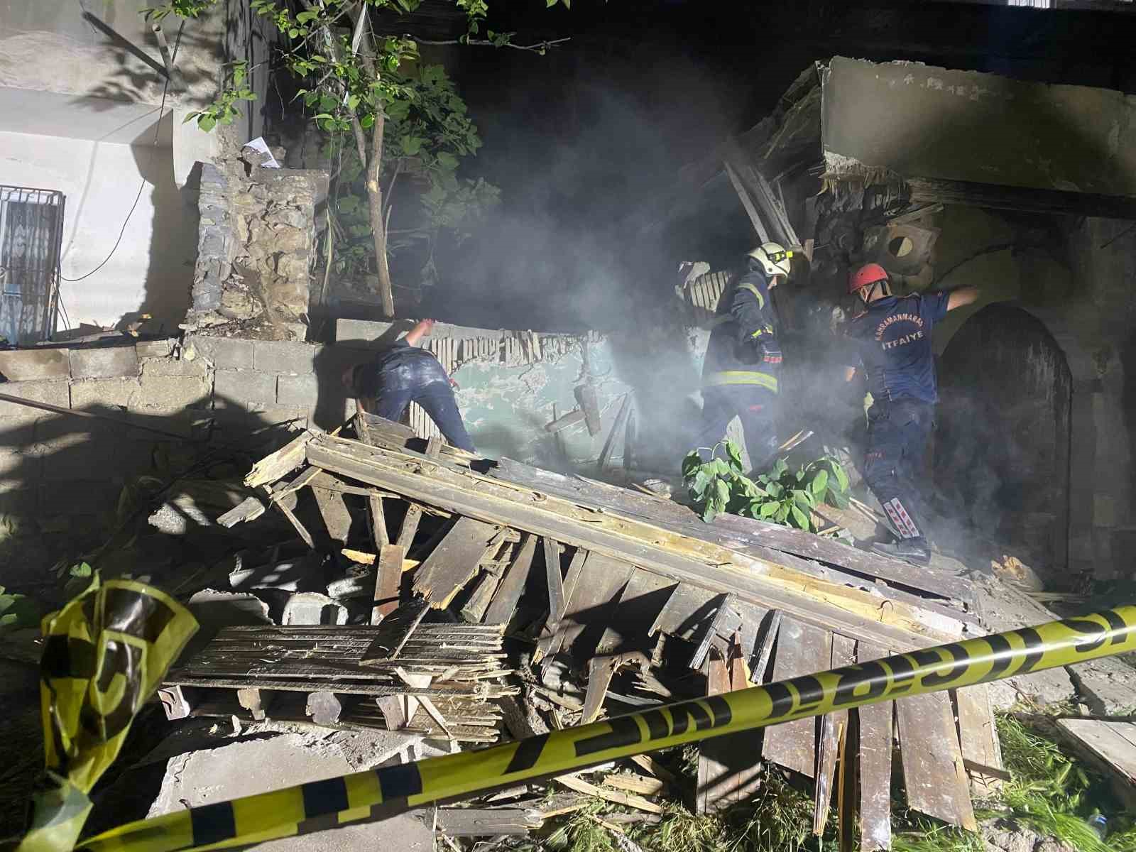 Metruk bina &ccedil;&ouml;kt&uuml;, vatandaşlar korku dolu anları anlattı
