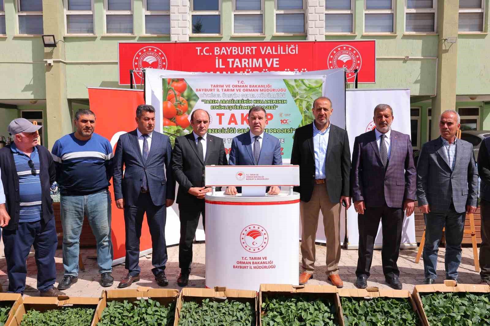 Bayburt’ta üreticilere fide dağıtıldı 