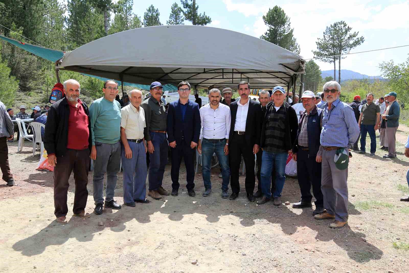 &Ccedil;ameli&rsquo;nde eller semaya yağmur i&ccedil;in kalktı
