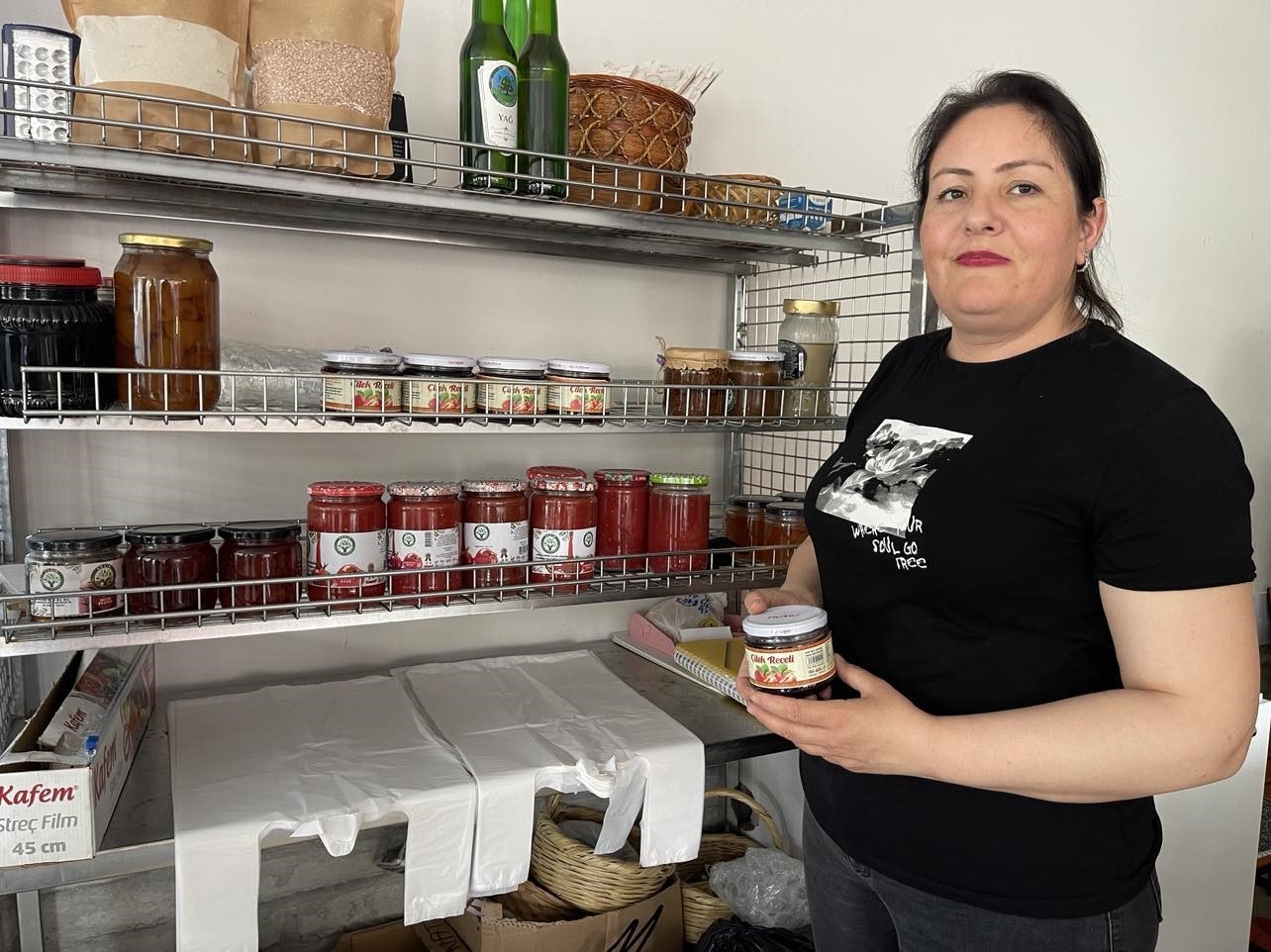 Gastronomi şehrinin yöresel lezzetleri, depremzede kadınların elinde sofralara taşınıyor
