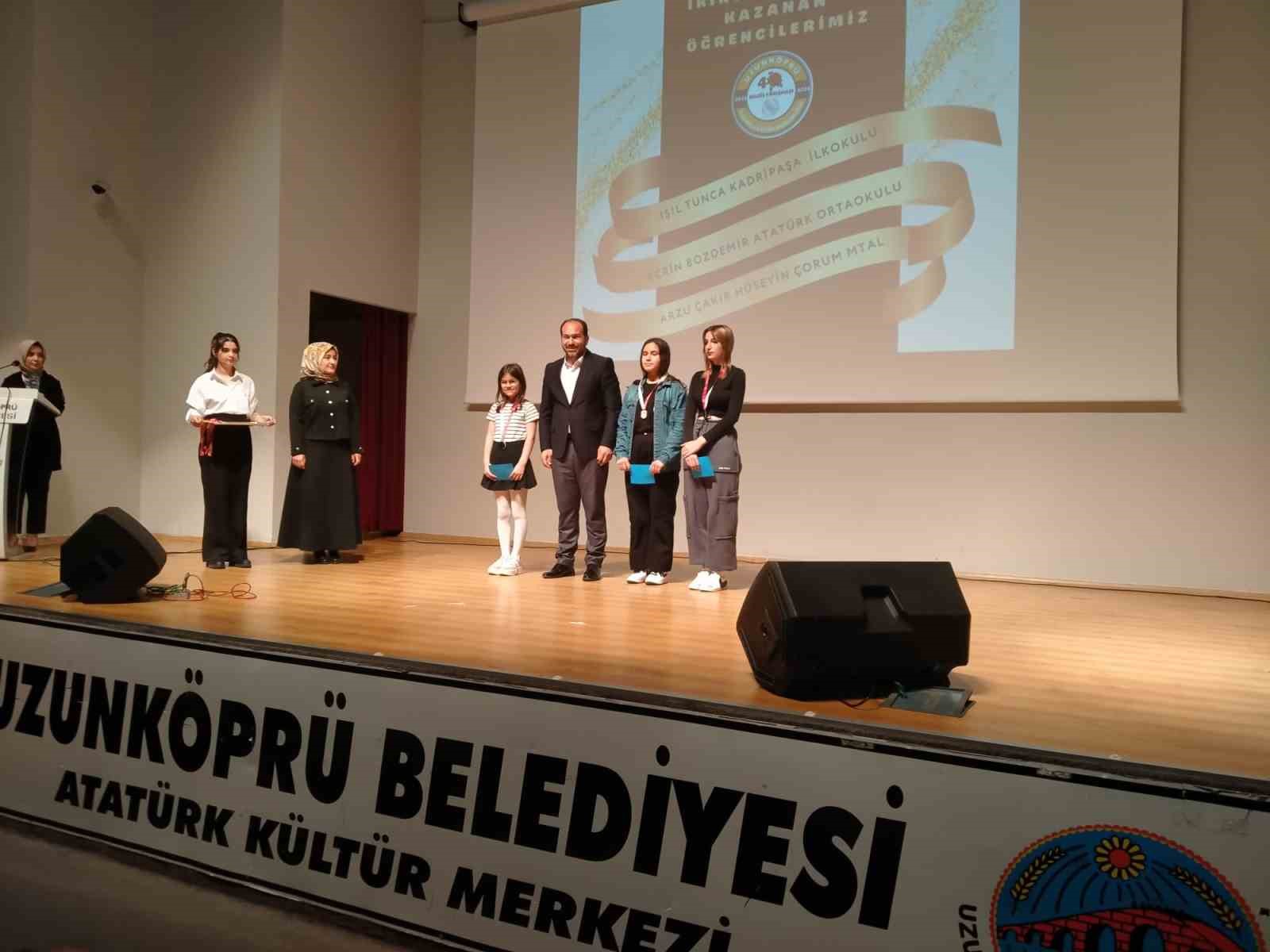 Uzunk&ouml;pr&uuml;&rsquo;de 40 Hadis Ezber Okuma Yarışması d&uuml;zenlendi
