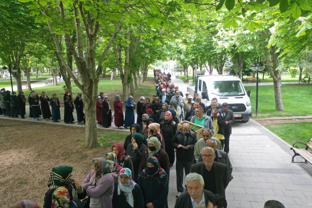 Başkan &Ccedil;olakbayrakdar&rsquo;dan organik domates fidesi dağıtım etkinliğine davet
