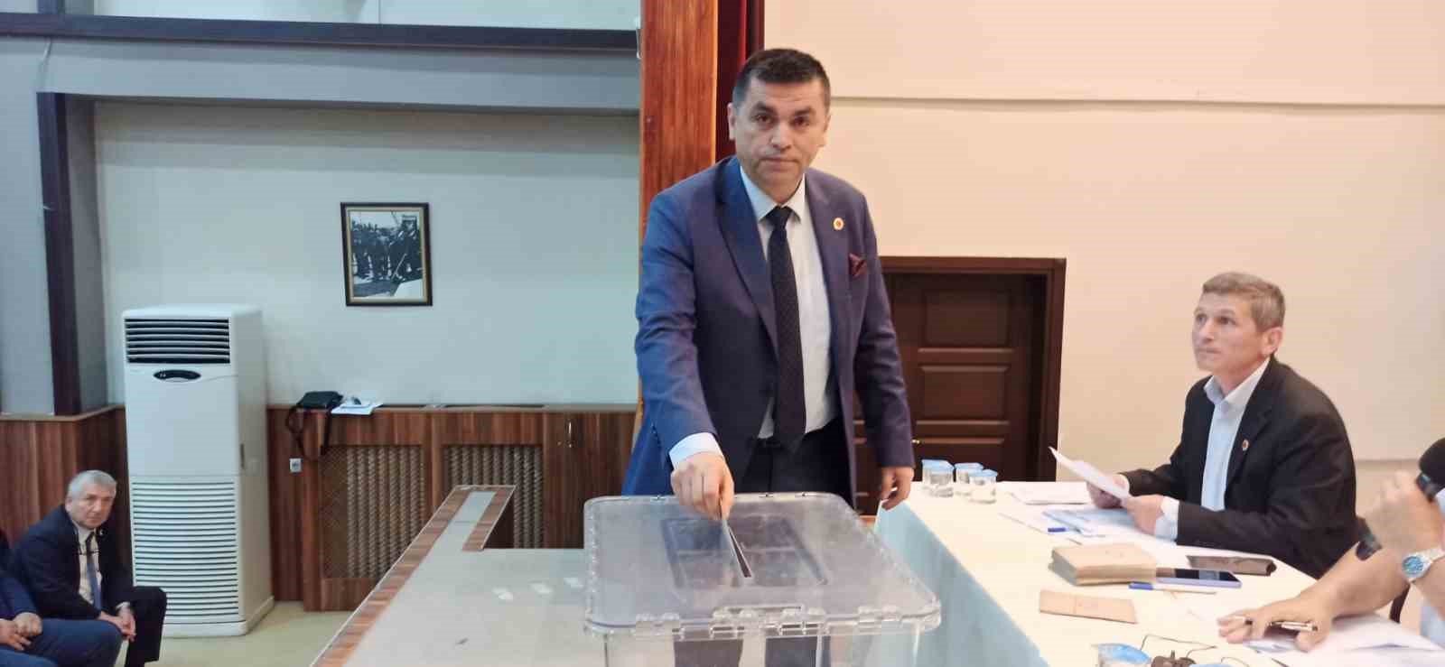 Devrekli muhtarlar yeni başkanını se&ccedil;ti
