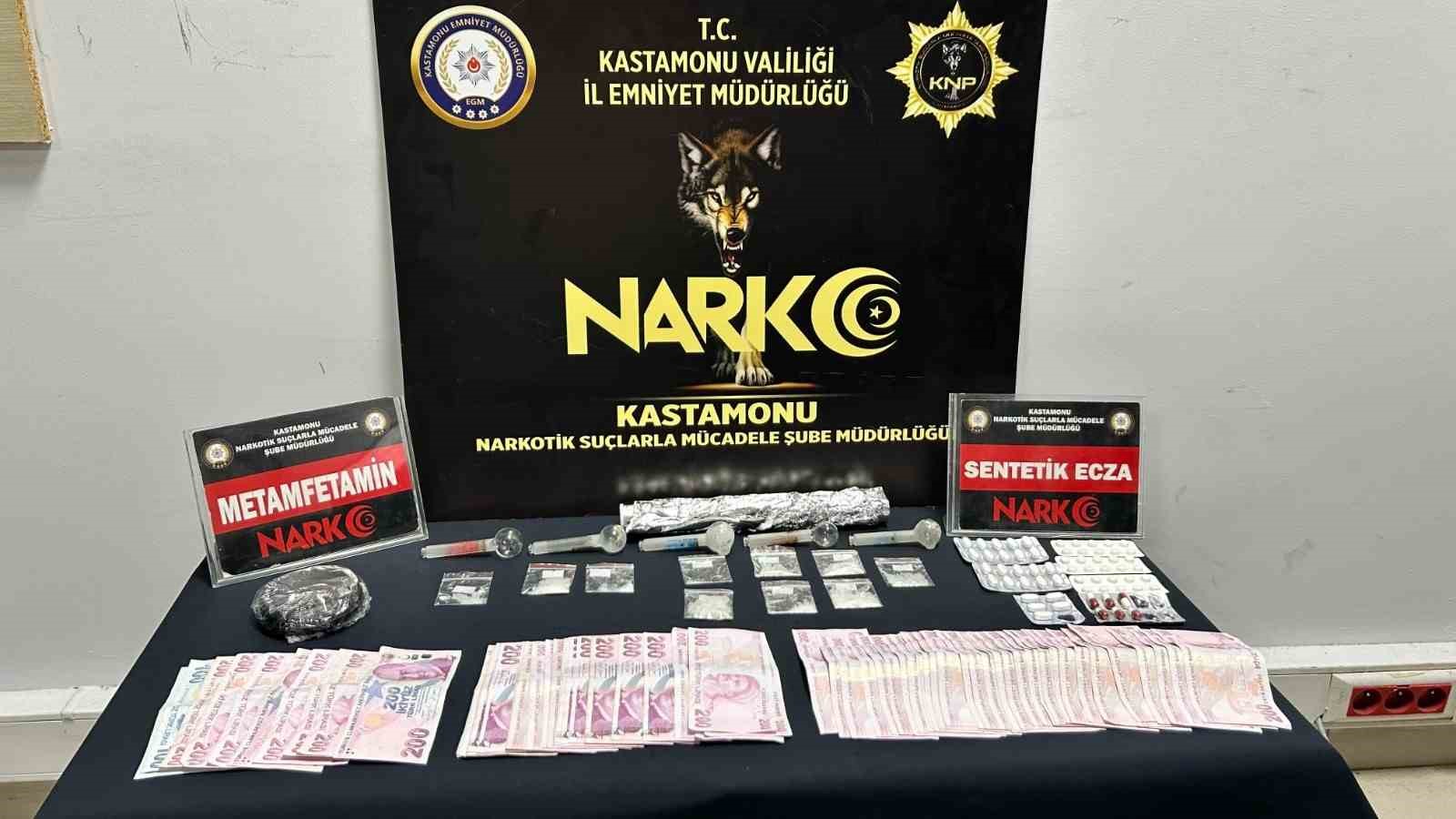 Kastamonu’da uyuşturucu ile yakalanan 1’i kadın 3 kişi tutuklandı
