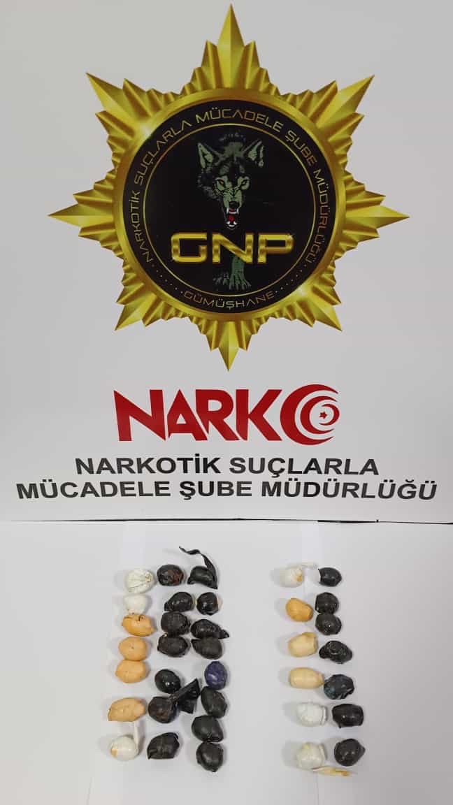 Yabancı uyruklu şahısların mide ve bağırsaklarından uyuşturucu &ccedil;ıktı
