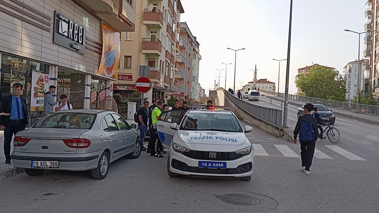 Otomobil ile çarpışan bisikletli yaralandı