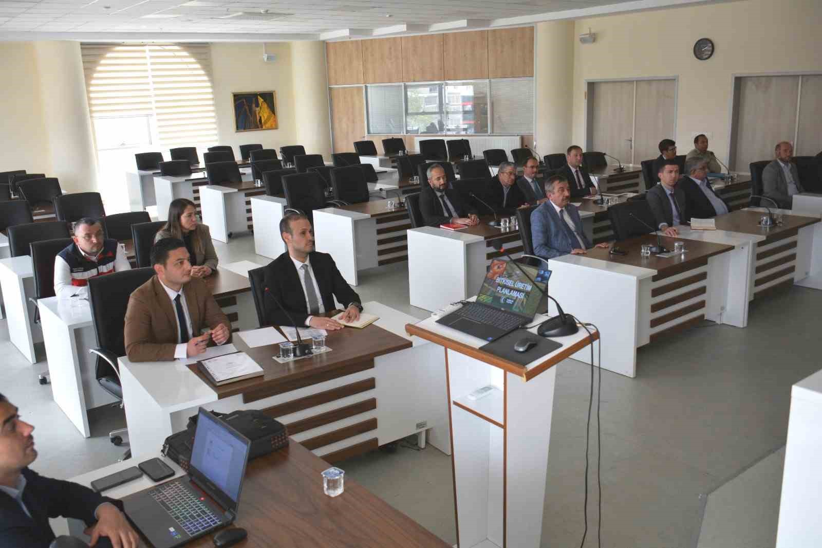K&uuml;tahya&rsquo;da 2025, 2026 ve 2027 yılları bitkisel &uuml;retiminin planlaması &ccedil;alışmaları
