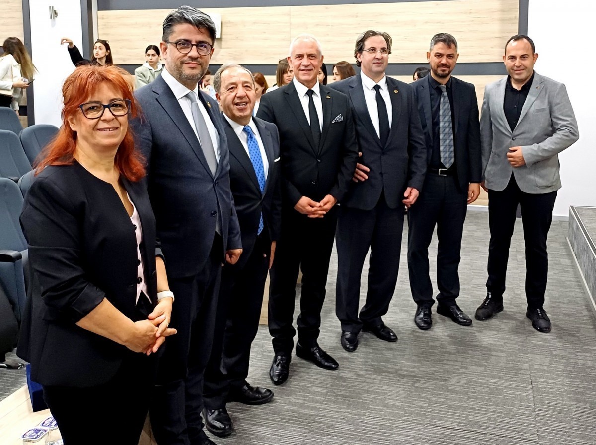 BİİBF Akreditasyon Belge T&ouml;reni ve &Ccedil;OM&Uuml; Enleri Belge Takdimi Yapıldı
