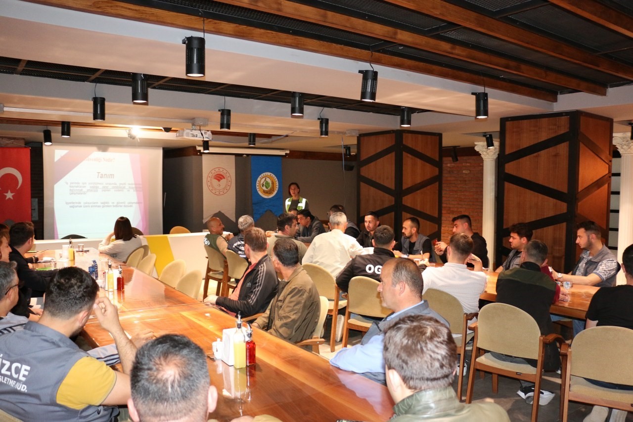 Orman işletme personeline iş sağlığı ve güvenliği eğitimi
