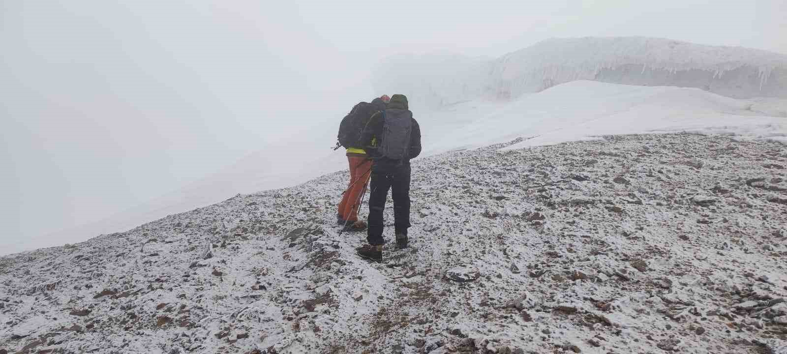 Dağcılar eksi 37 derecede Ağrı Dağı zirvesinde
