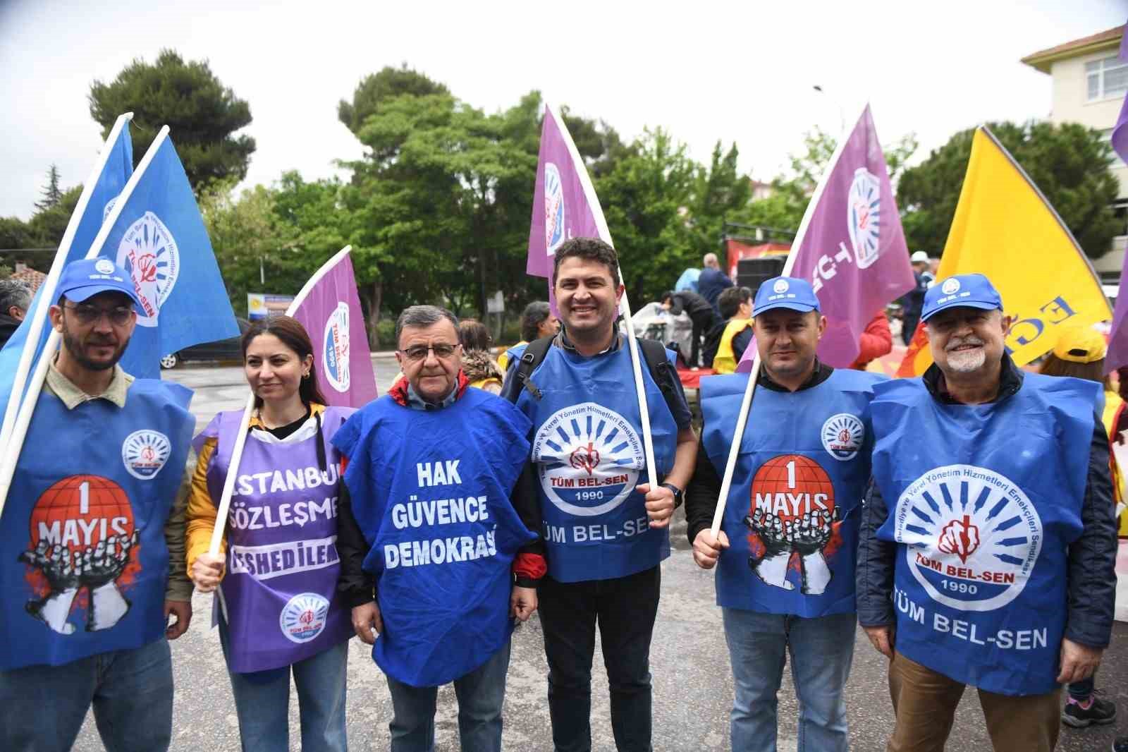 Başkan Şehirli 1 Mayıs&rsquo;ta emek&ccedil;ilerle birlikte y&uuml;r&uuml;d&uuml;
